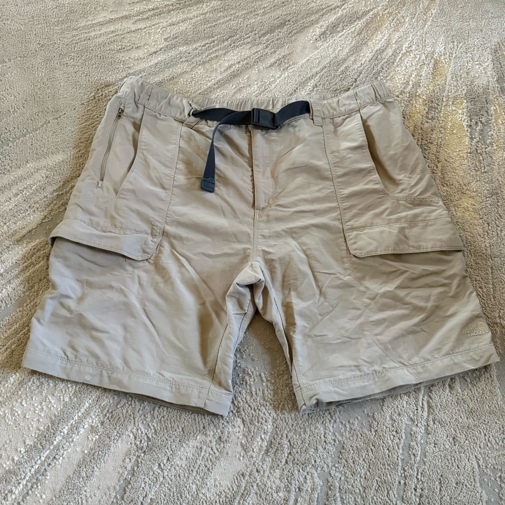 North Face cargo shorts outdoor tan khaki color nylon XXL